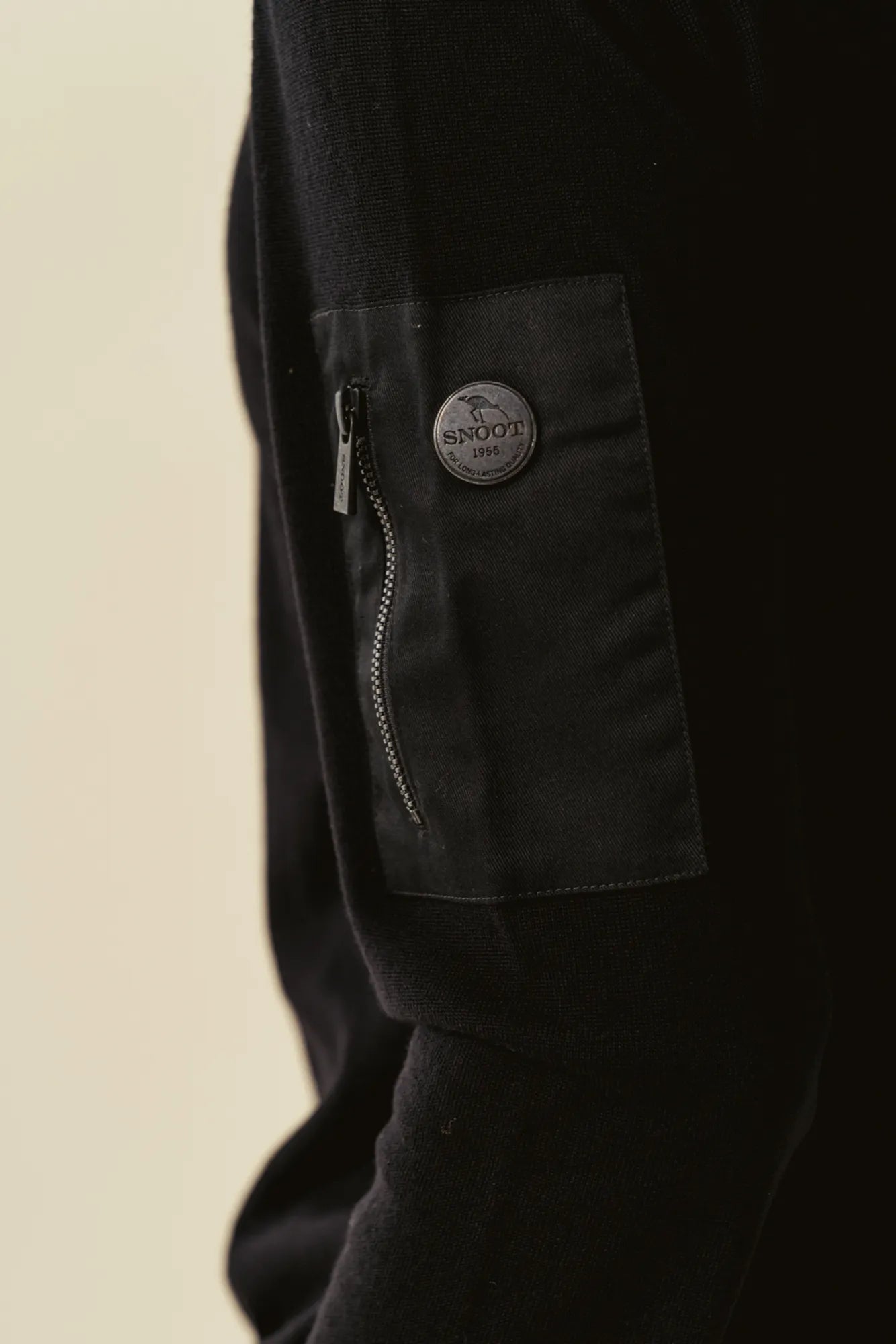 Carrera_BLANK_black_6