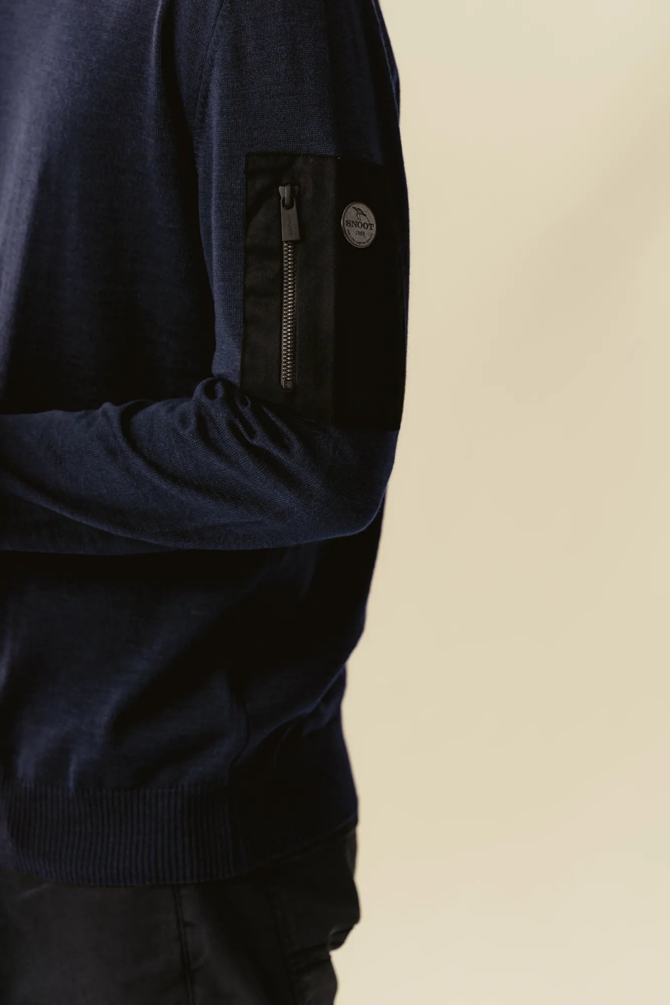 Carrera_BLANK_blue-4