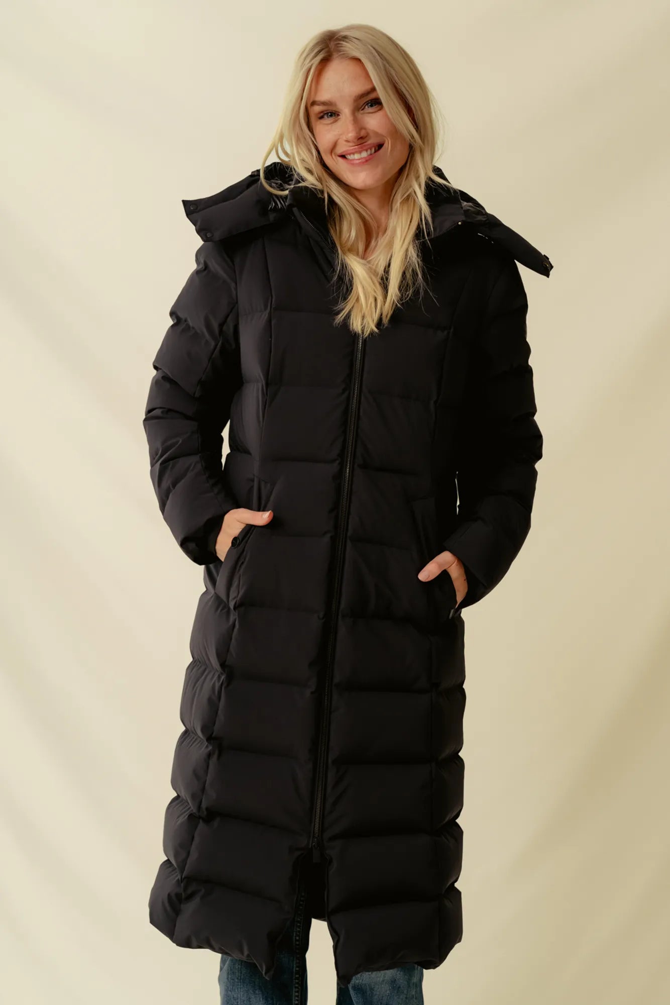 Cuneo_BLANK_black-1