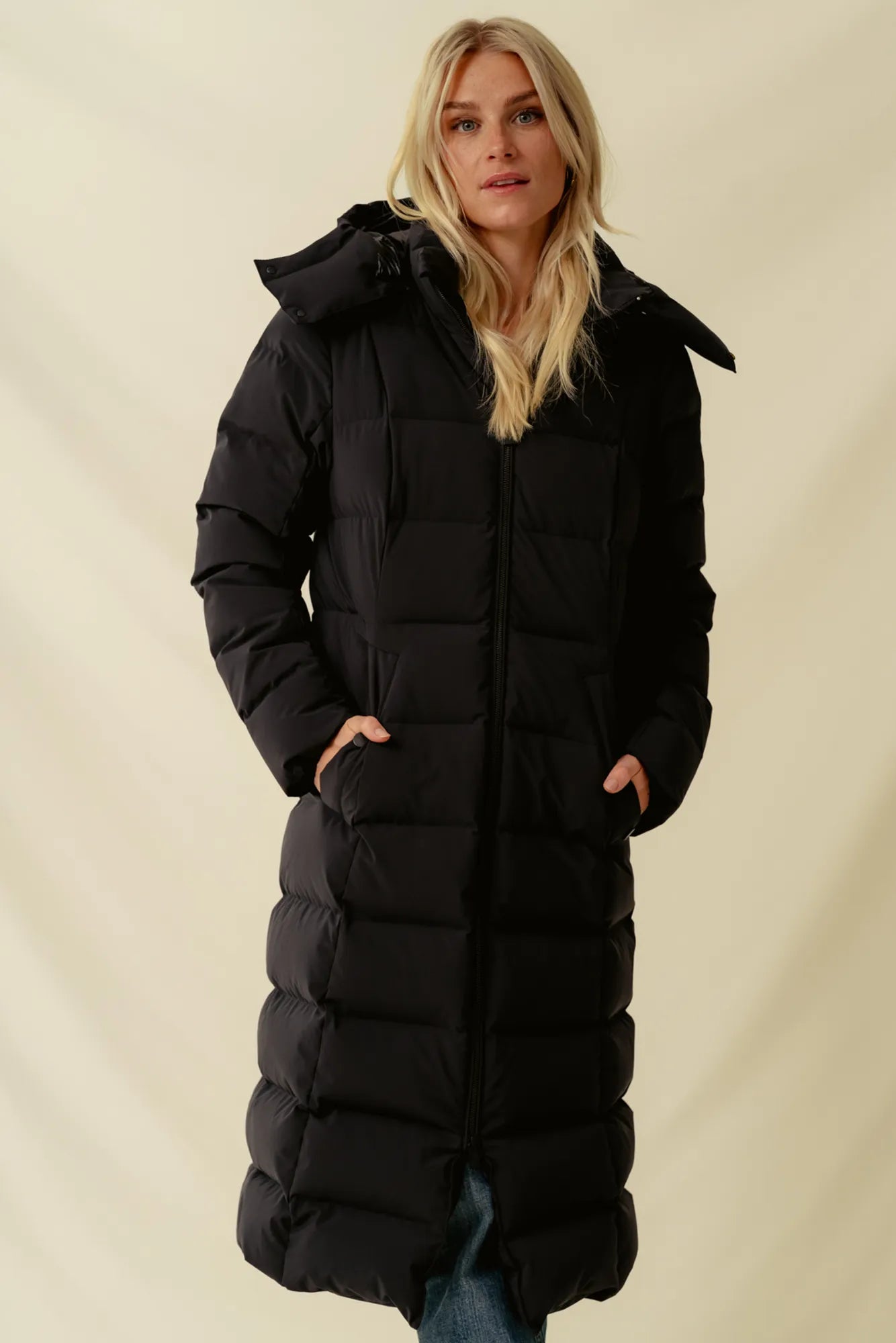 Cuneo_BLANK_black-2