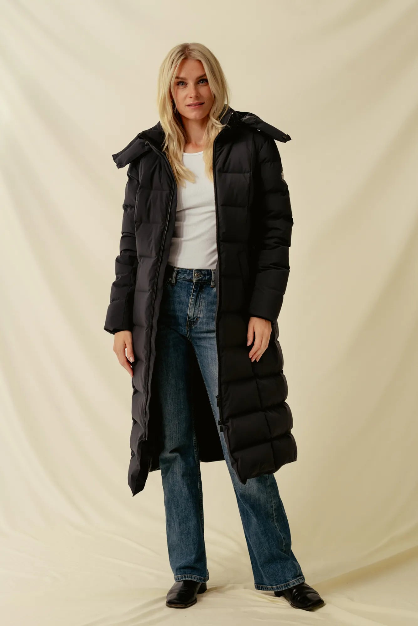 Cuneo_BLANK_black-4