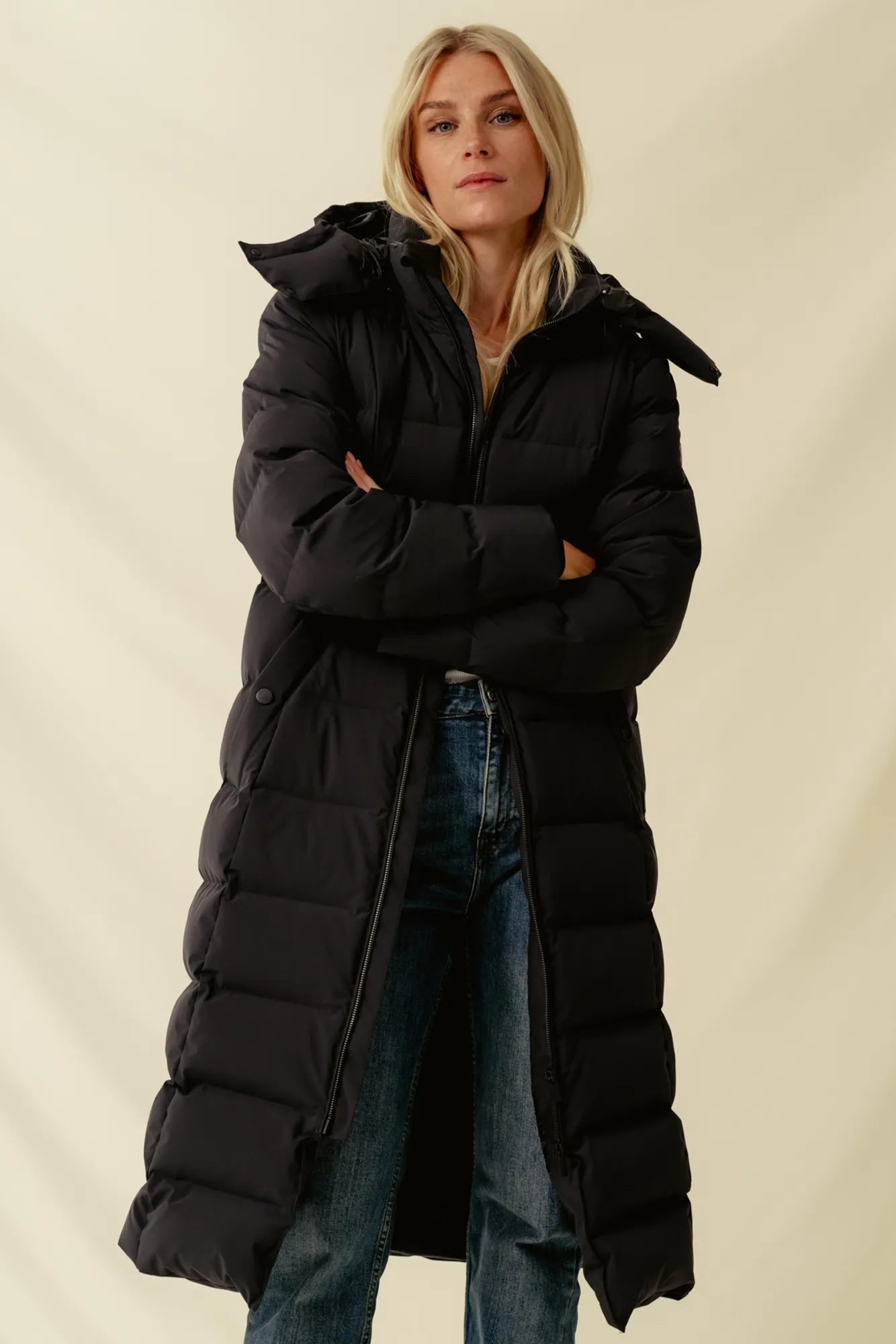 Cuneo_BLANK_black-5