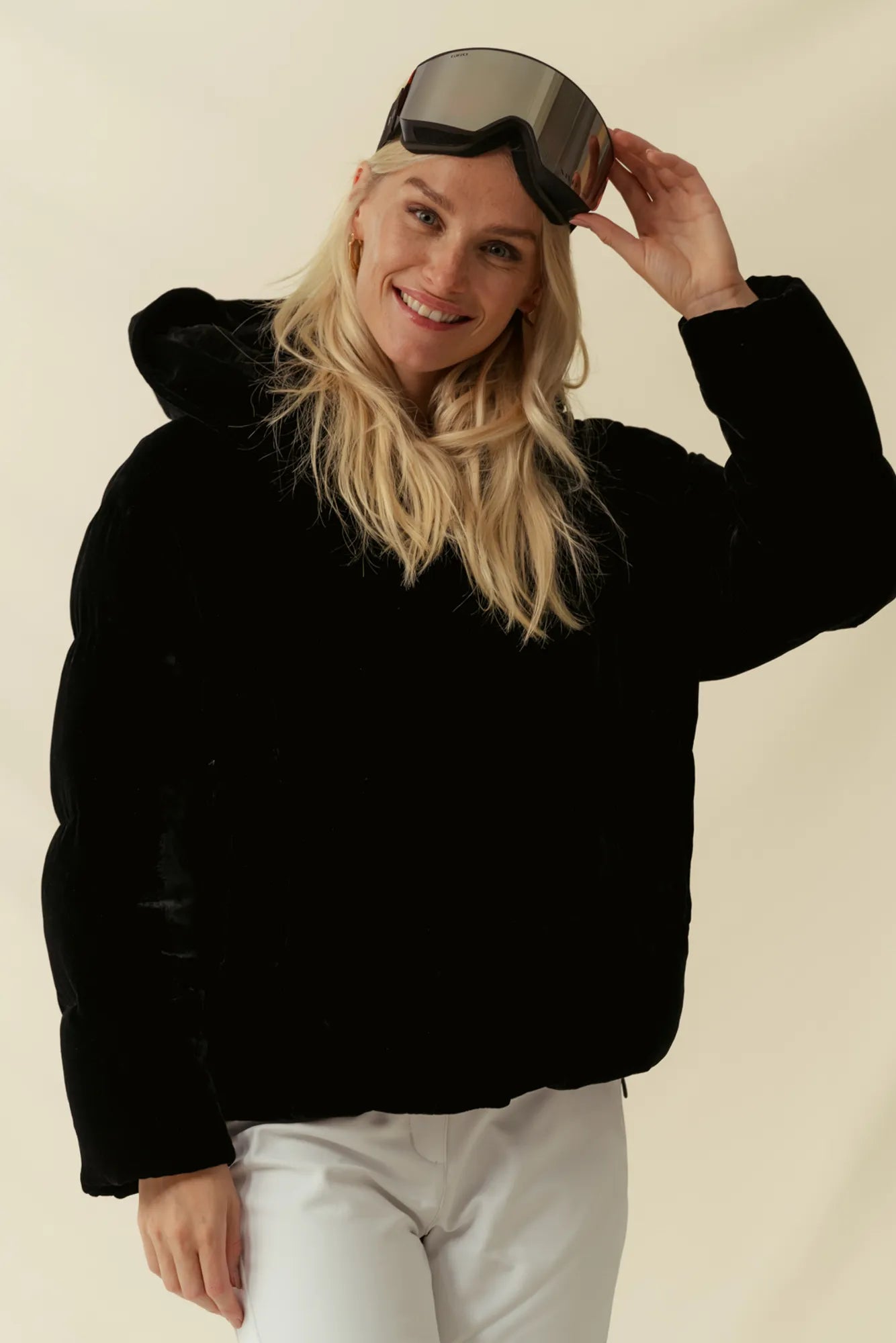 Modena_BLANK_black-2