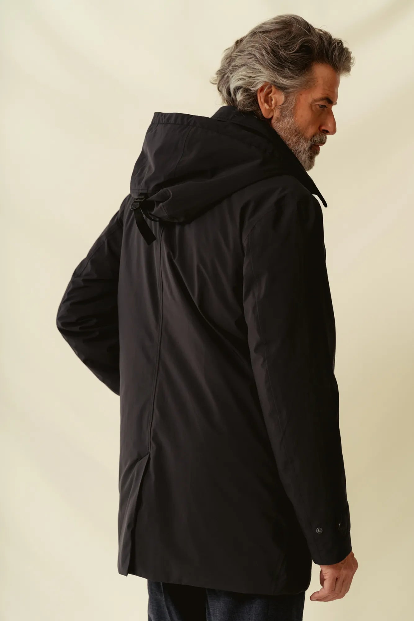 Rivello_BLANK_black-3