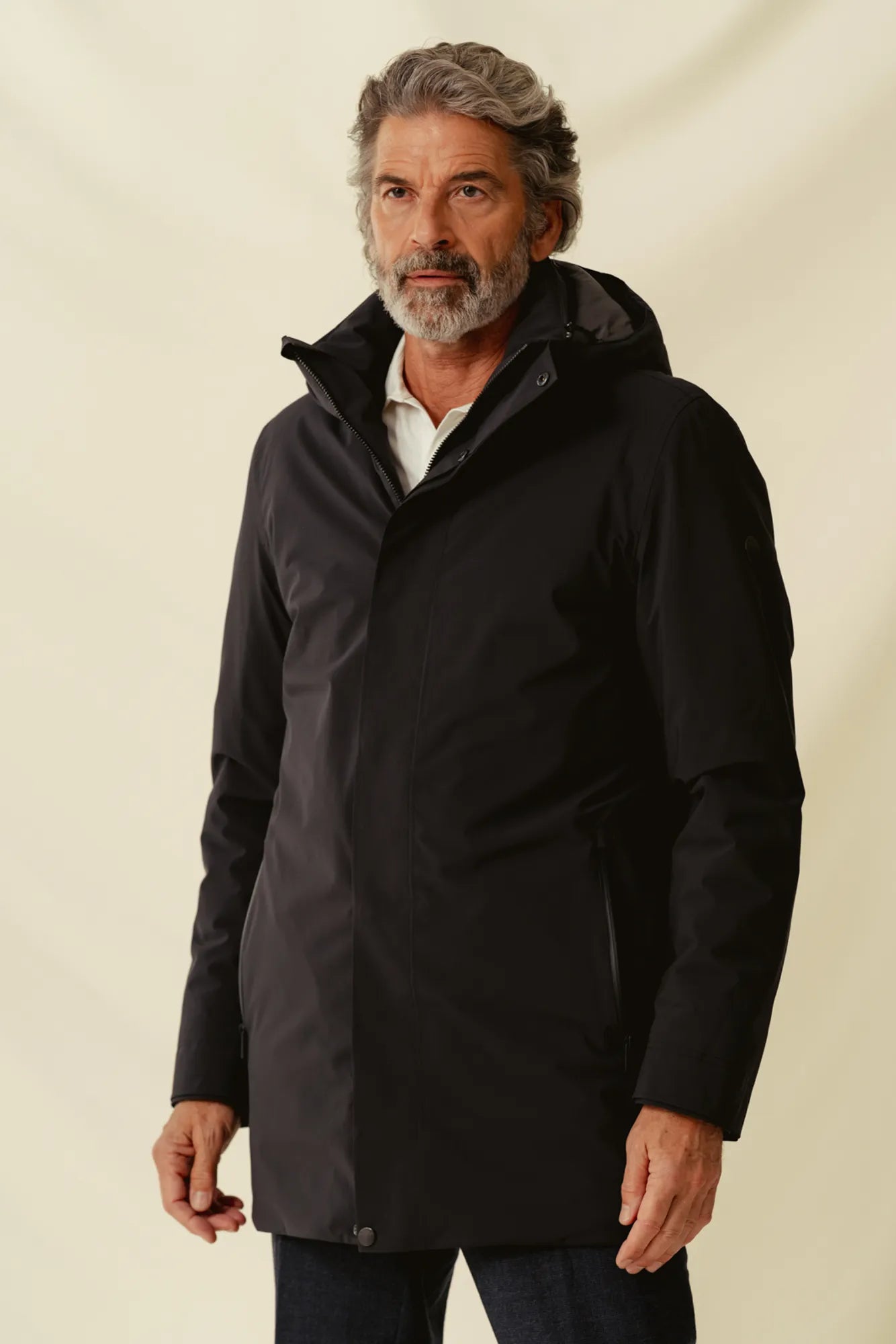 Verese_BLANK_black-1