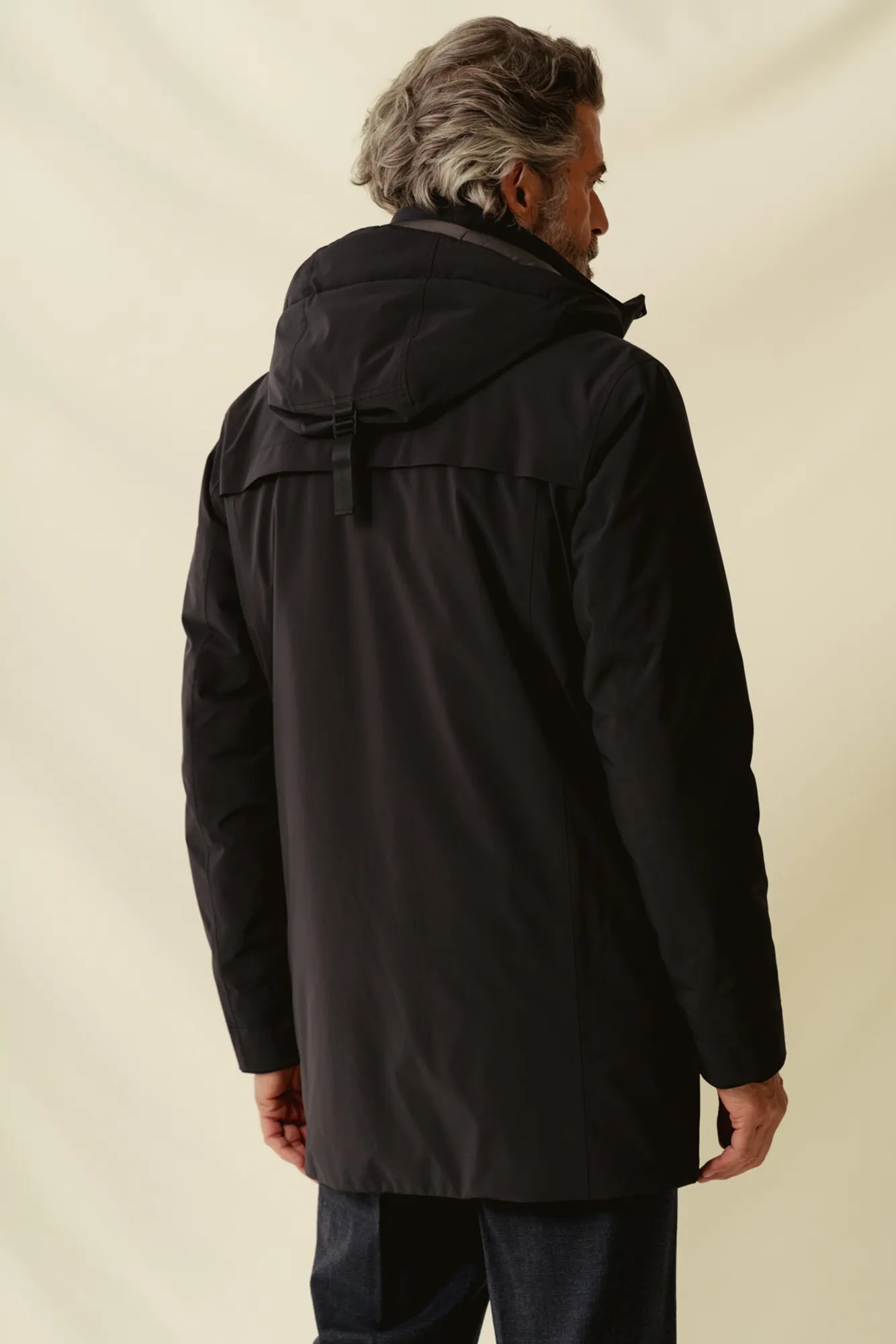 Verese_BLANK_black-2