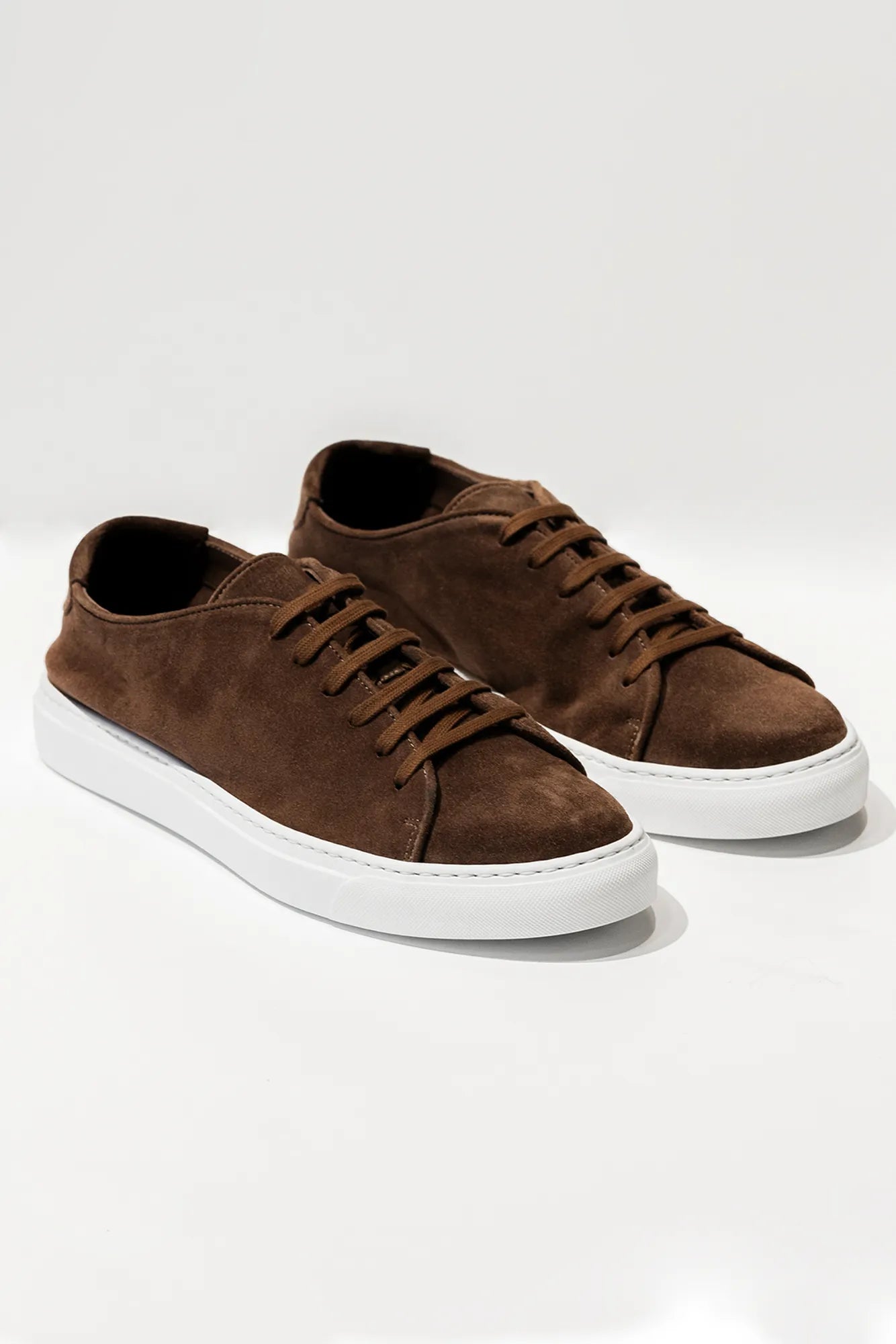 light_BLANK_brown_BLANK_1